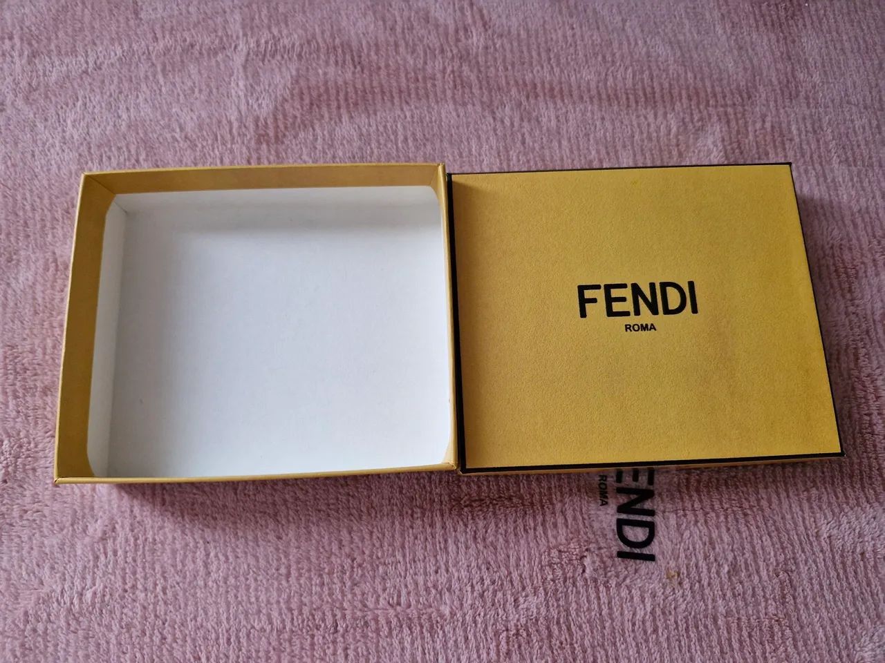 Caixinha fendi original 