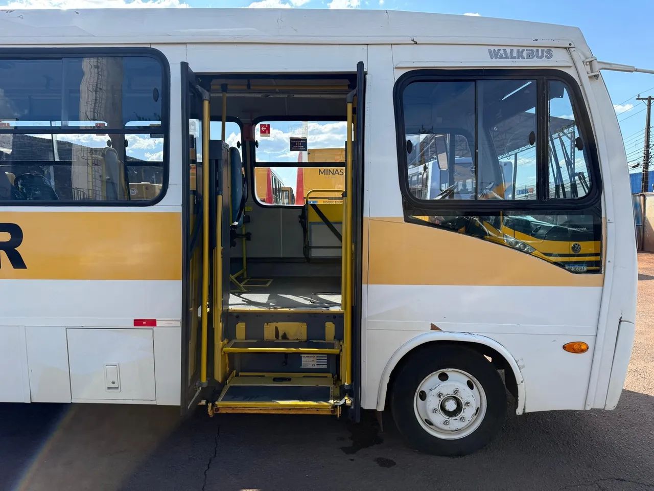 Ônibus Agrale Walkbus Panter ano 2014/2014 MWM com 22 Lugares e acessibilidade  - Foto 7