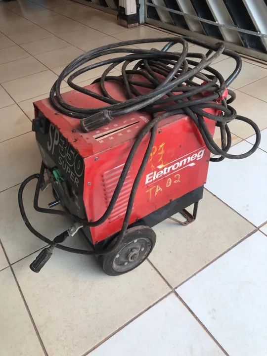 VENDO MÁQUINA DE SOLDA ELETROMEG 350amp COM CABO - Foto 3