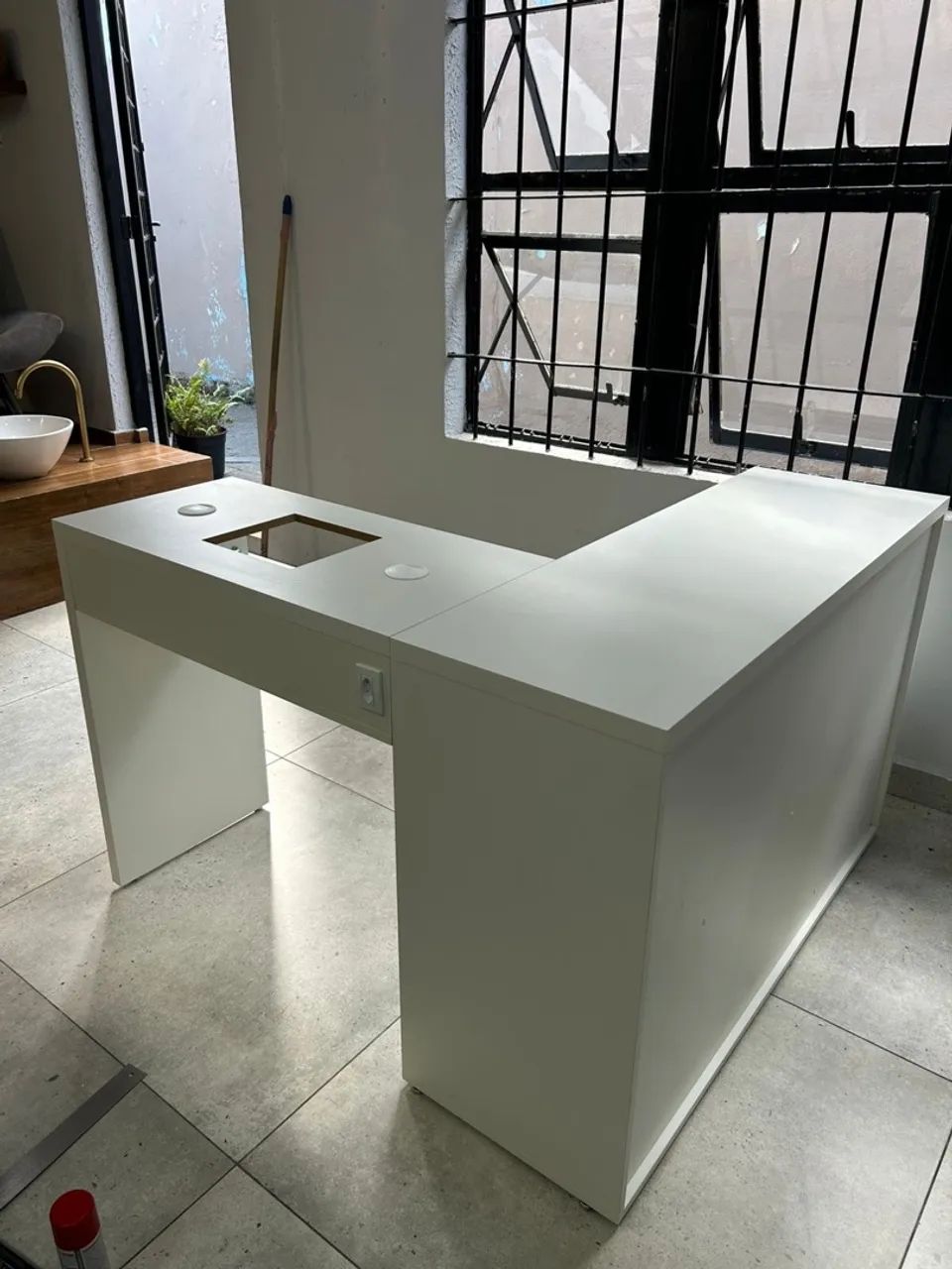 Mesa em L branca para manicure NOVA