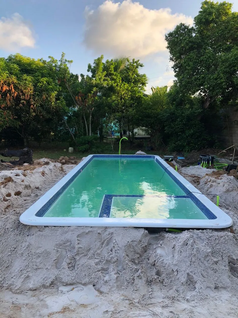Piscinas de fibra. Serviços em geral: instalação, manutenção, reparos técnicos e remoção.
