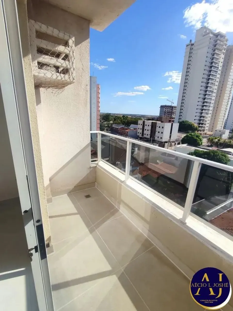 Alugo apartamento no Della Rosa 1, atrás do hotel Gran Odara Miguel Sutil!