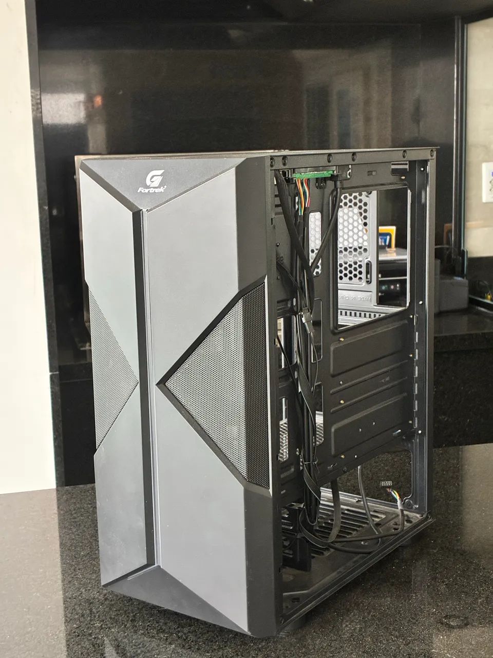 Gabinete RGB Fortrek - Foto 2