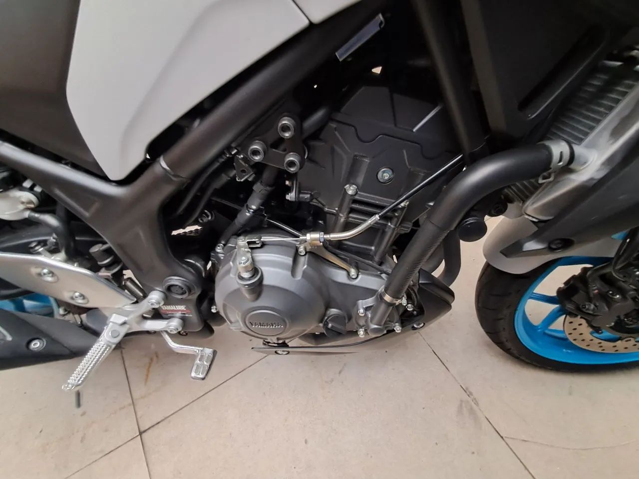 YAMAHA MT03 - Foto 5