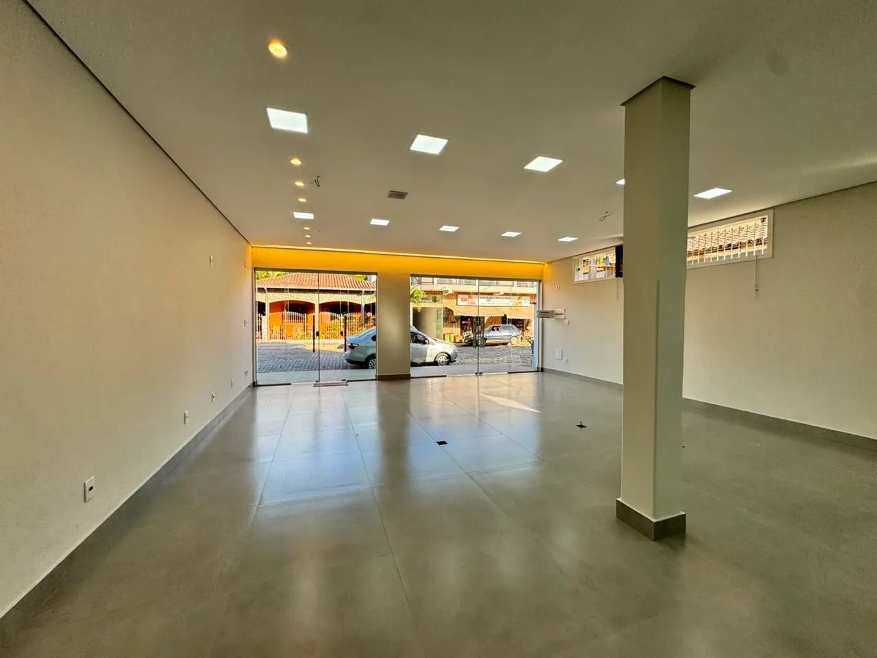 Aluga se loja comercial 