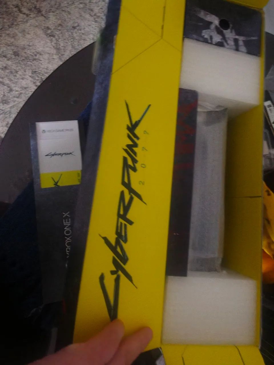 Xbox one x cyberpunk 2077 Limited edition  - Foto 3