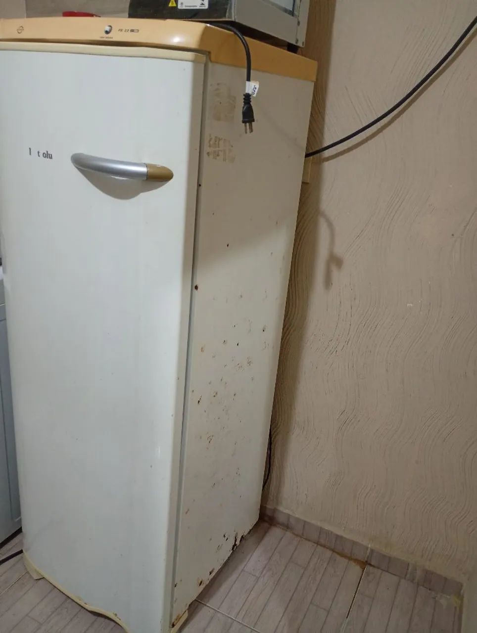 Vende um freezer e uma estofa  - Foto 3