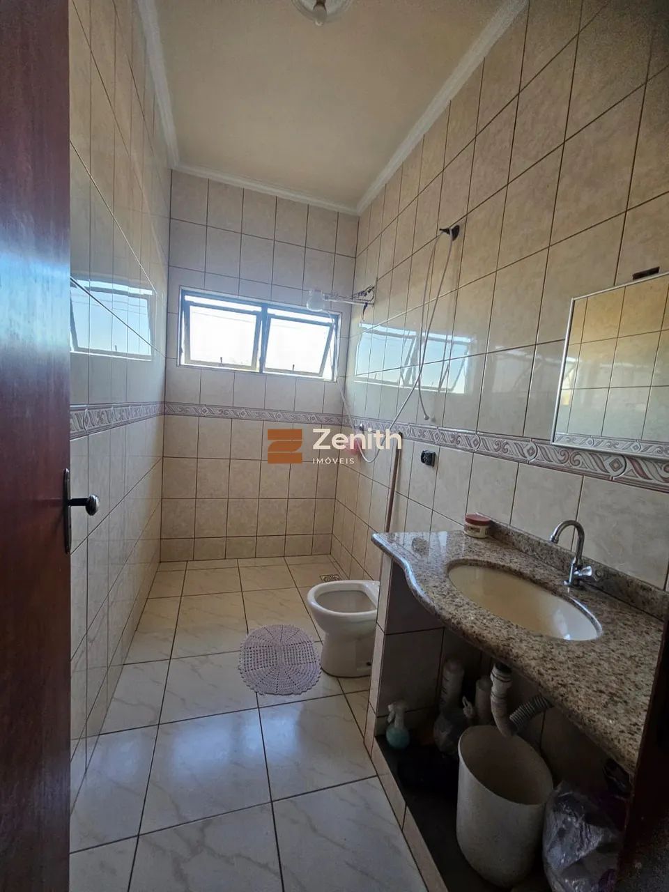 OPORTUNIDADE- UM APARTAMENTO + UMA CASA + PONTO COMERCIAL - Foto 2