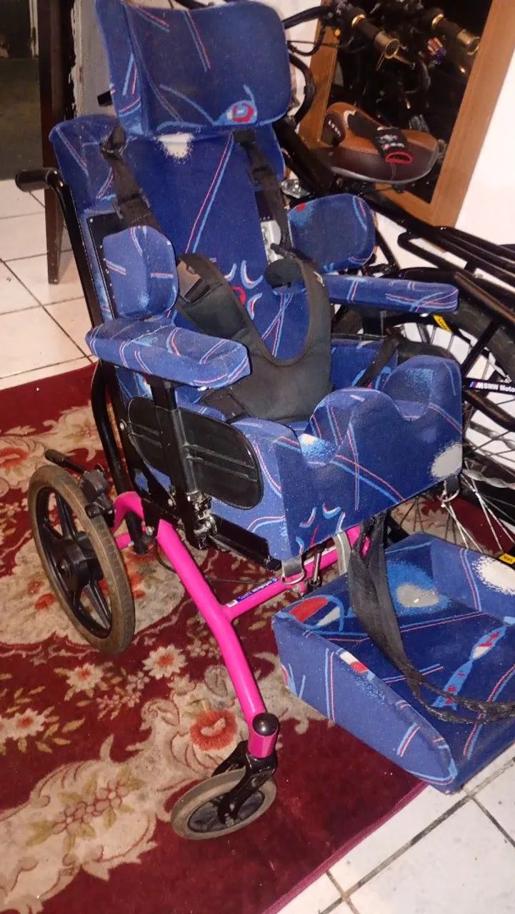 Cadeira de rodas infantil 