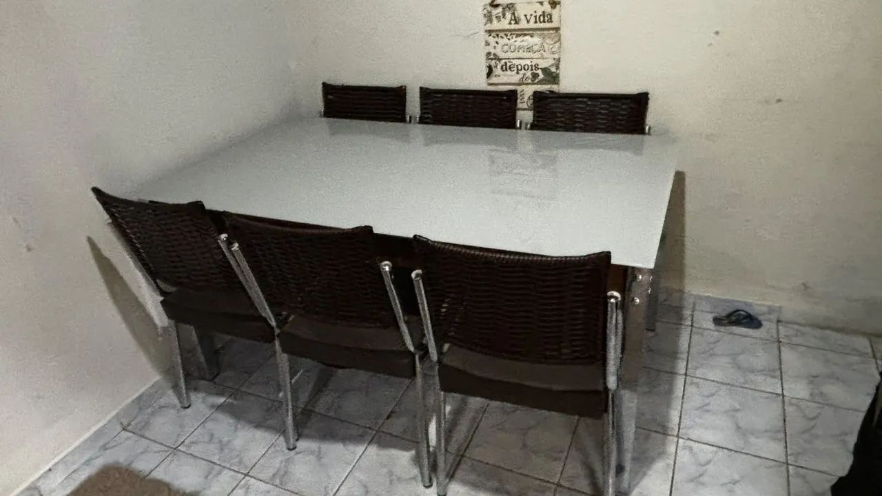 Mesa de vidro com 6 cadeiras  - Foto 4