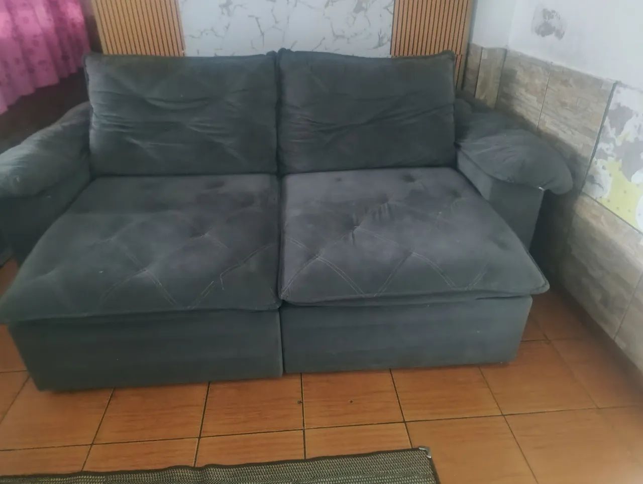 Vende-se sofá 2.30 usado com uma avaria no braço e na  cabeceira dele 