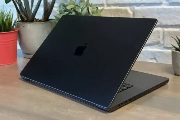 MACBOK PRO M3 14" 18GB RAM 1TB SPACE BLACK - Foto 3