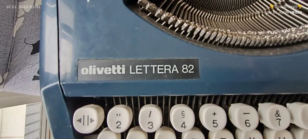 Maquina de escrever Original Olivetti Lettera 82 funcionando , Datilografia