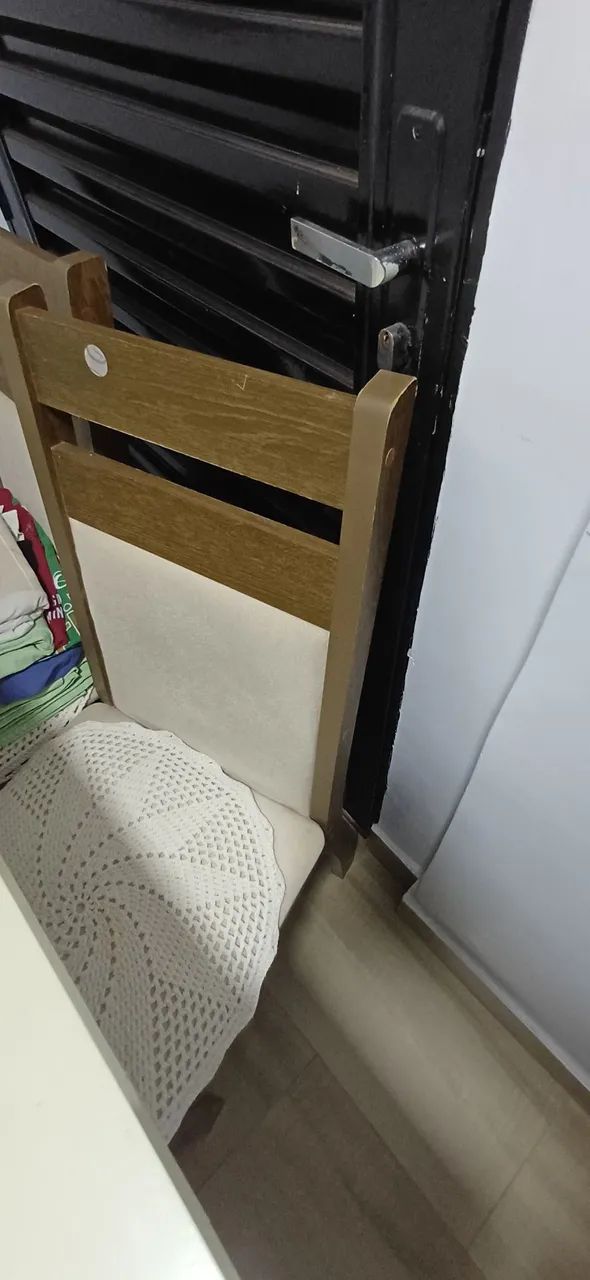 Vendo mesa 4 cadeiras