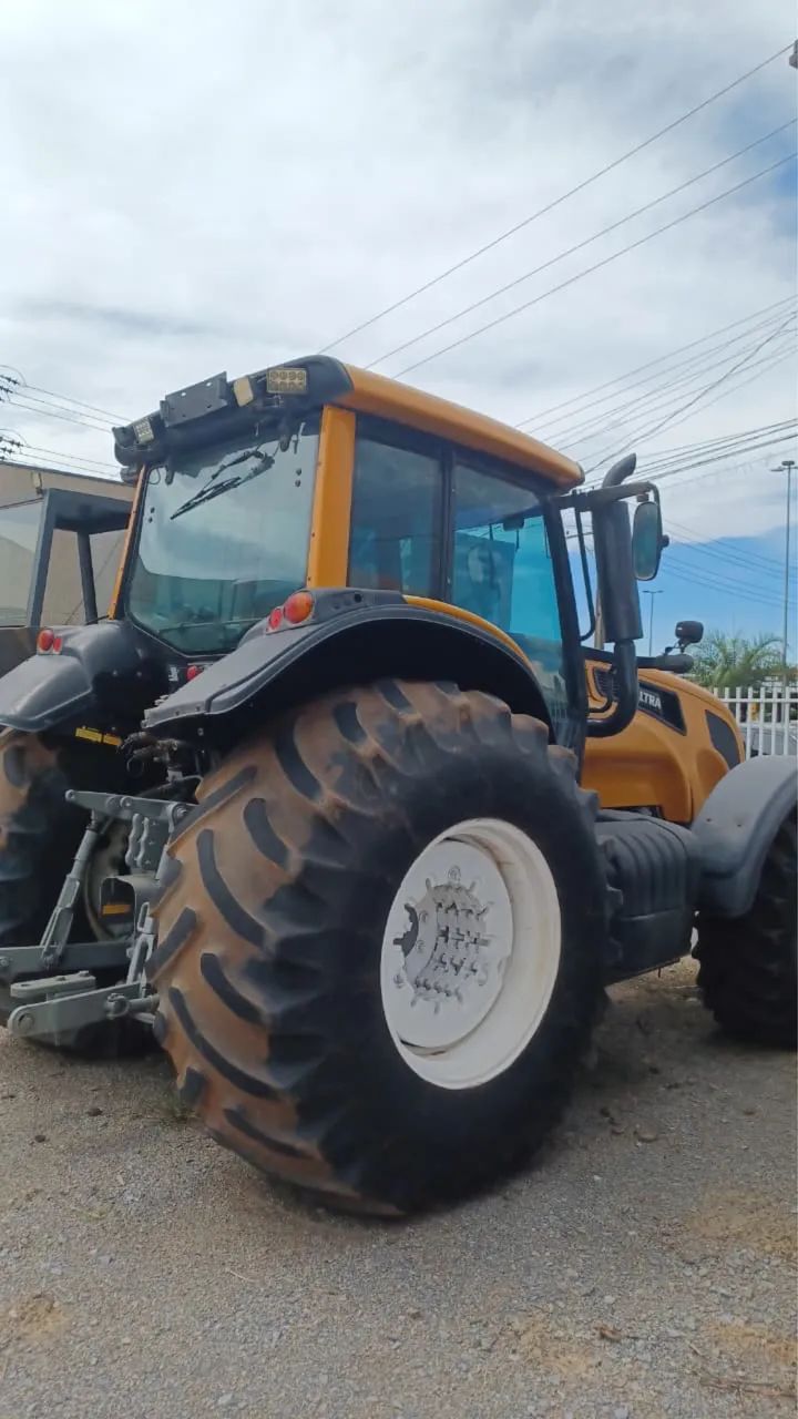 Trator ValtraBH210