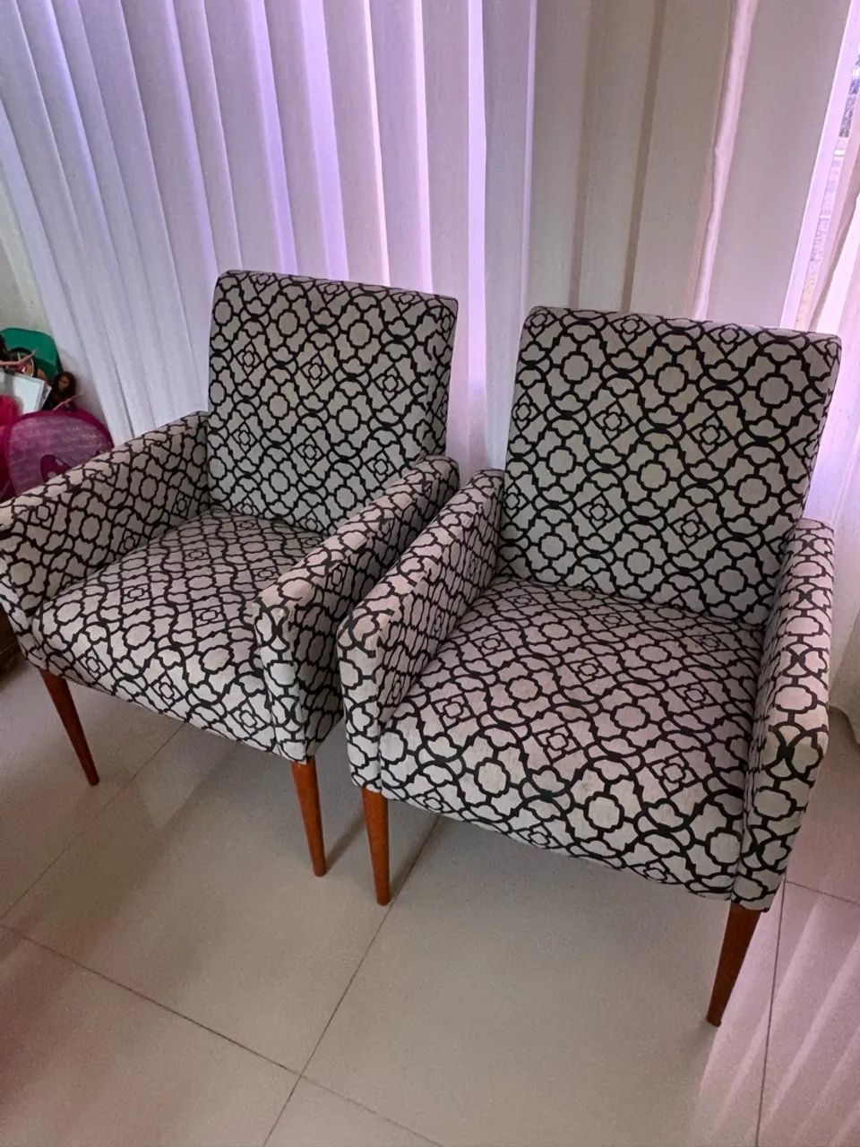 Poltronas pés palito ambiente interno  - Foto 2