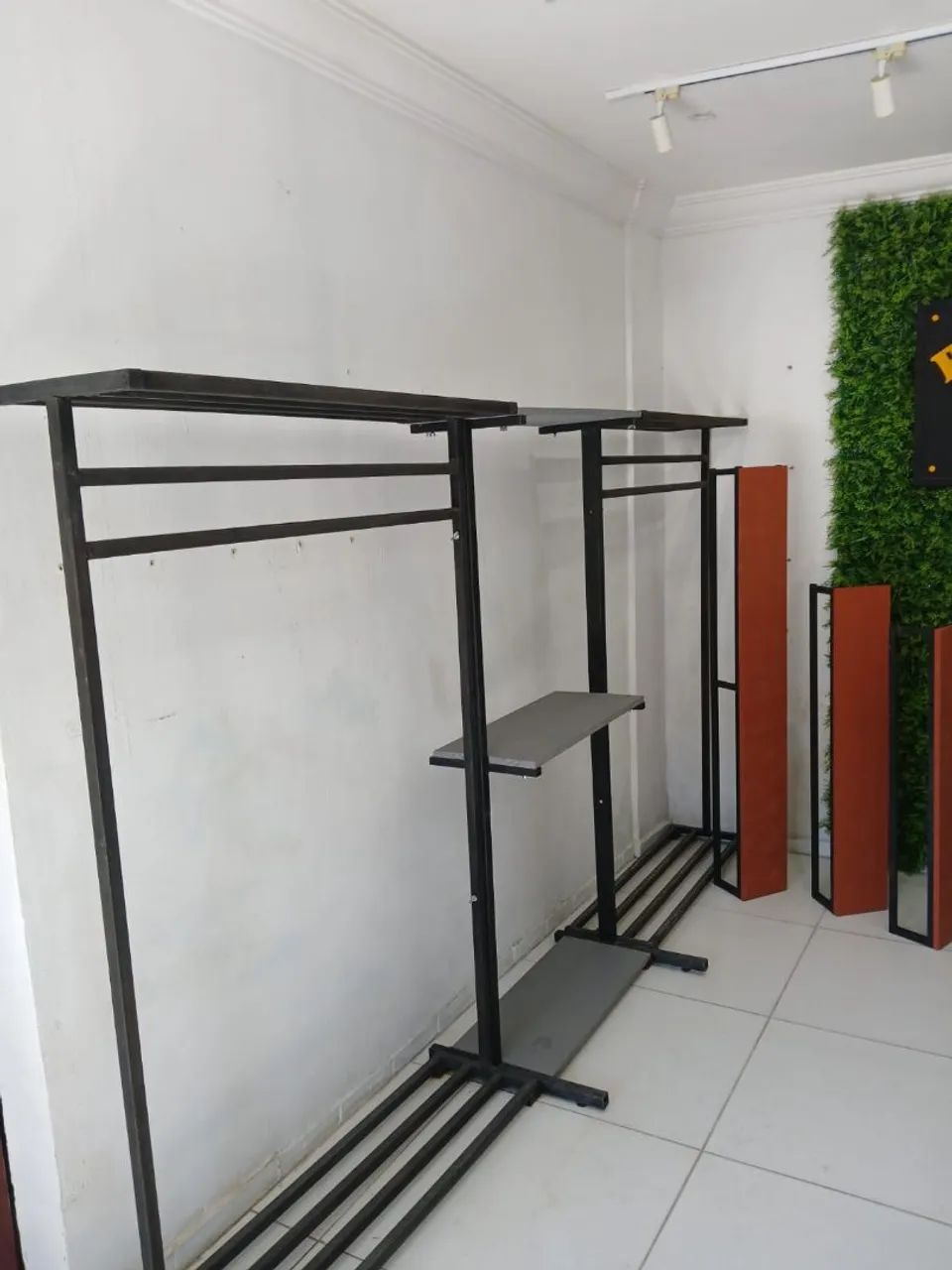 Prateleiras e mesa pra escritório  - Foto 4