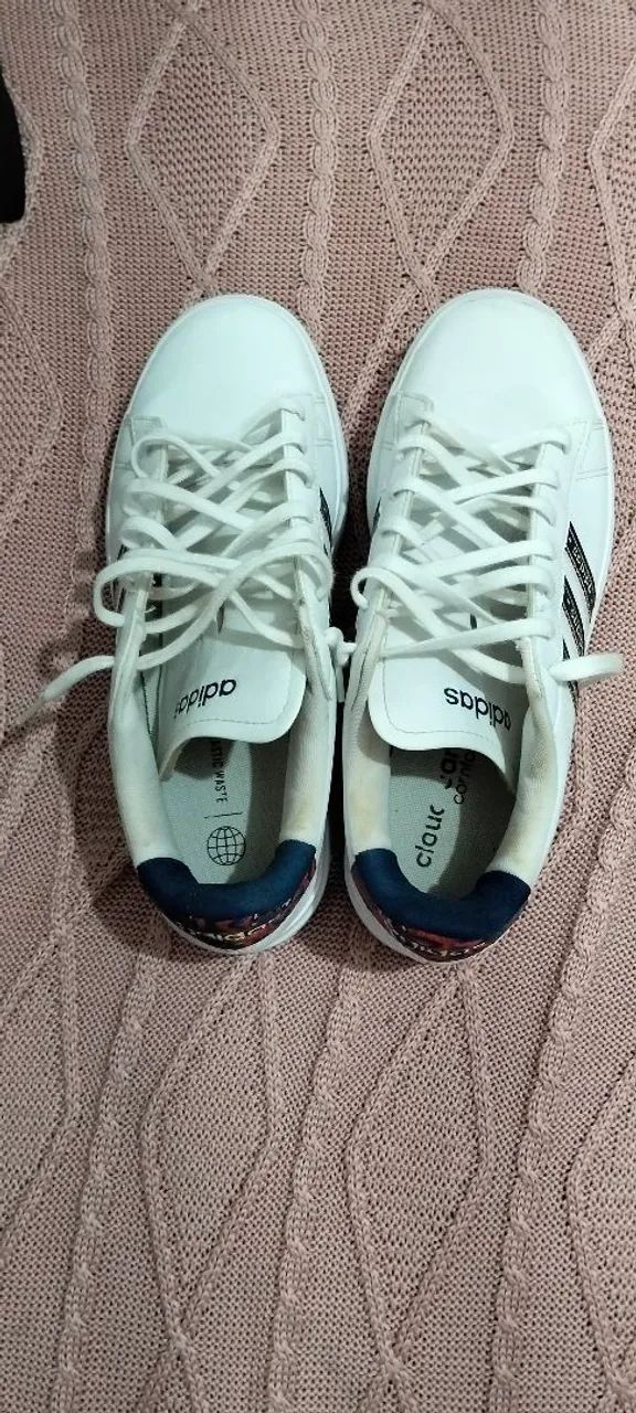 Tênis Adidas Original em Couro
