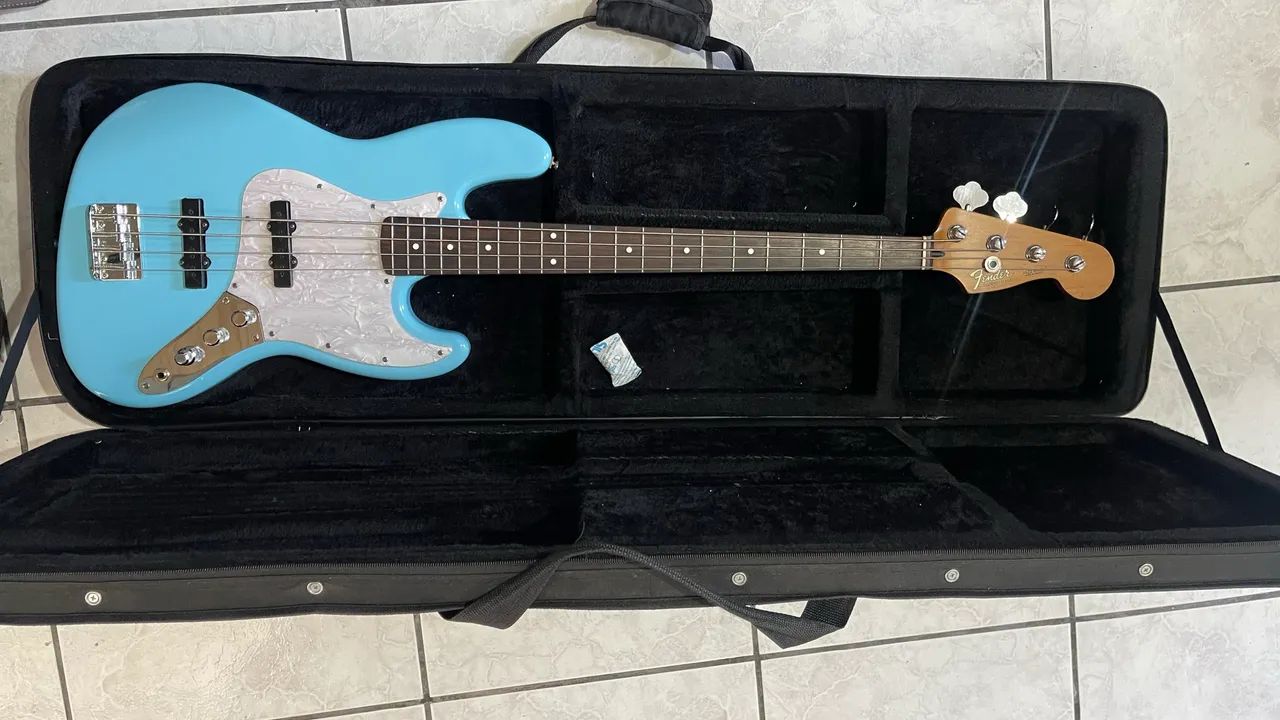 Baixo Fender 4 cordas  - Foto 2