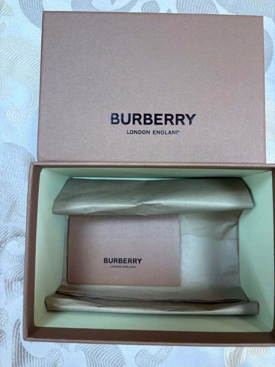 Caixa para óculos de sol Burberry - 18x11cm - Foto 2