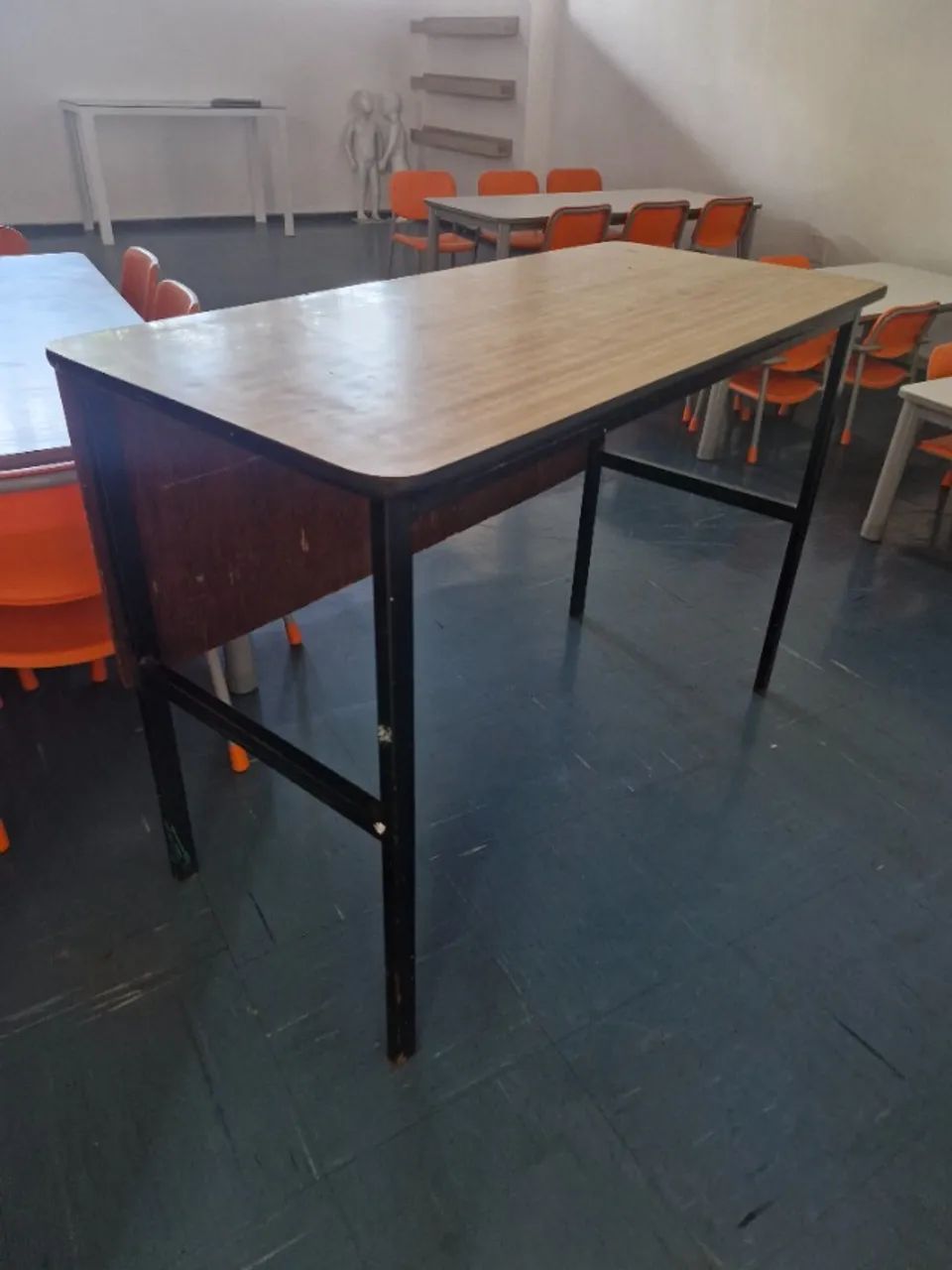 Mesa Bancada Alta Multiuso com Estrutura de Ferro e tampo de Madeira - Foto 5