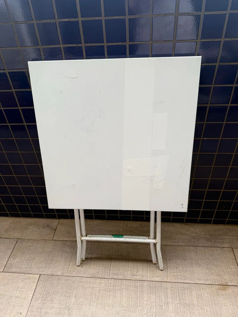 Vendo mesa quadrada de ferro dobrável.  - Foto 3