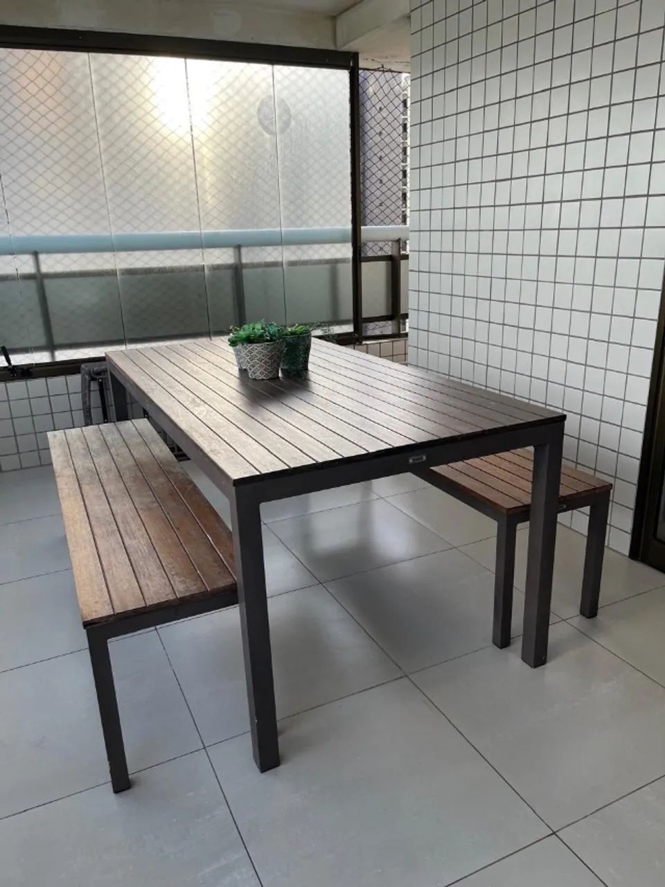 Mesa retangular com bancos em madeira - tidelli  - Foto 4