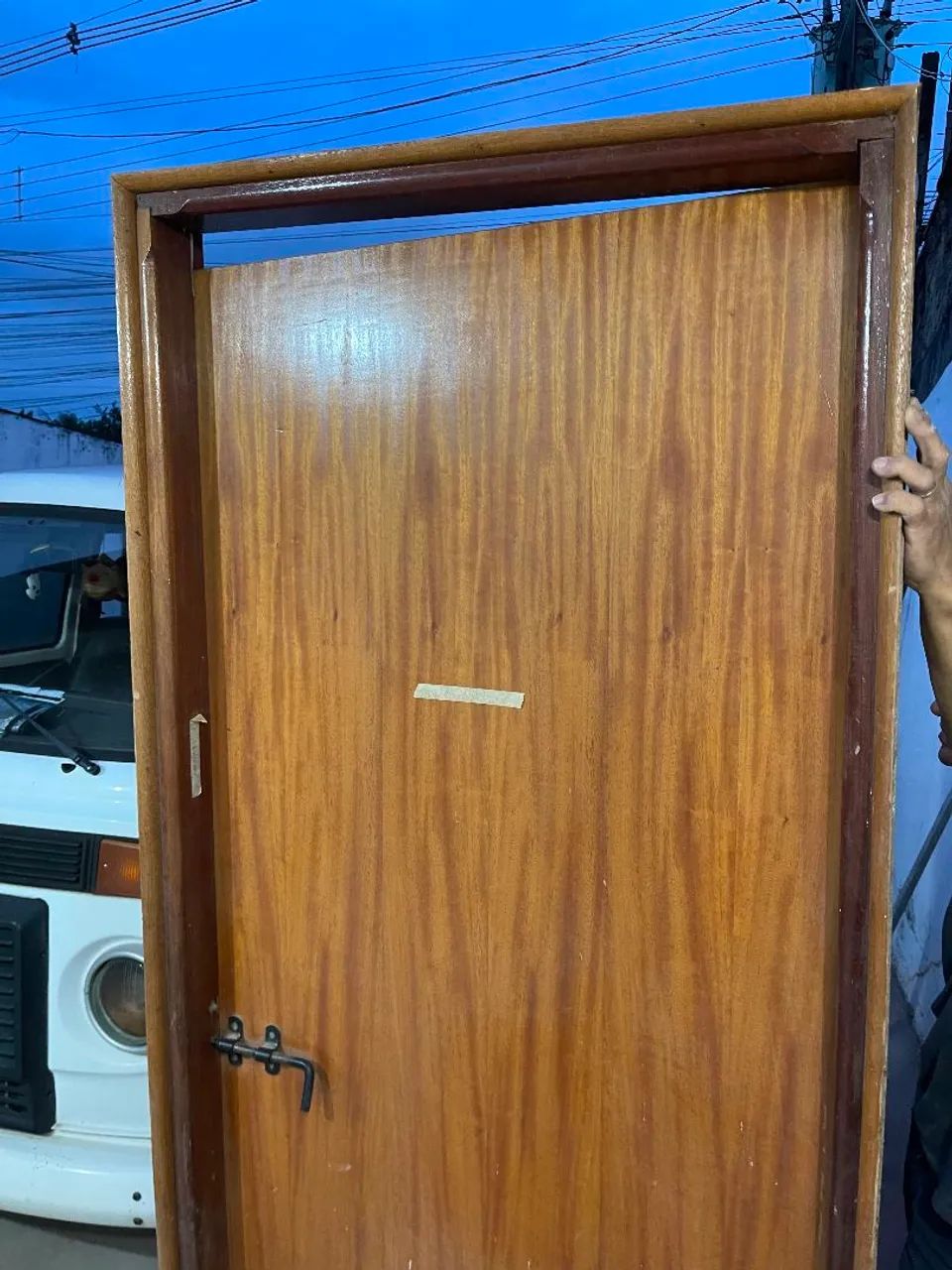 Porta madeira maciça  pra sair logo - Foto 4