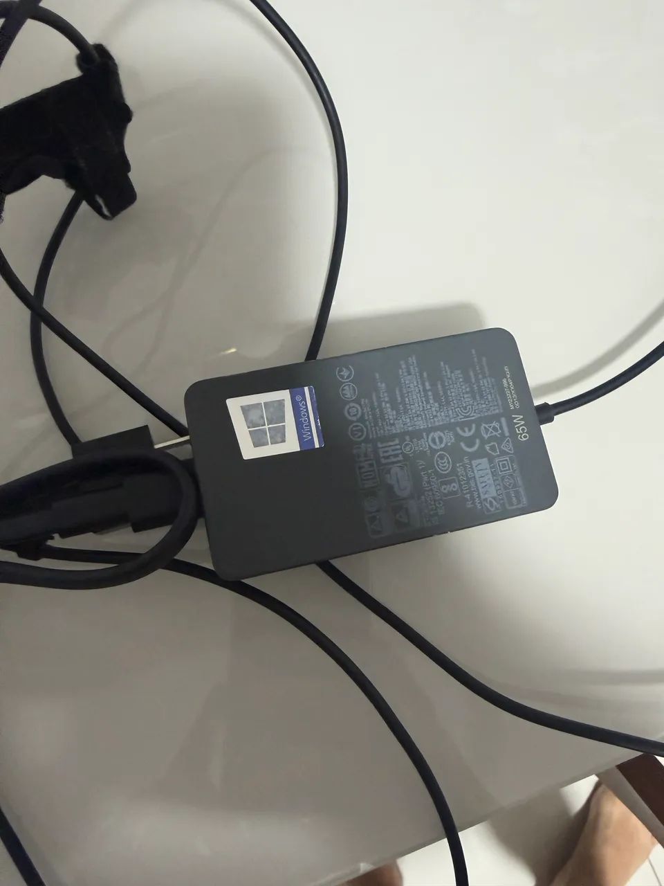 Carregador microsoft surface 11 65w