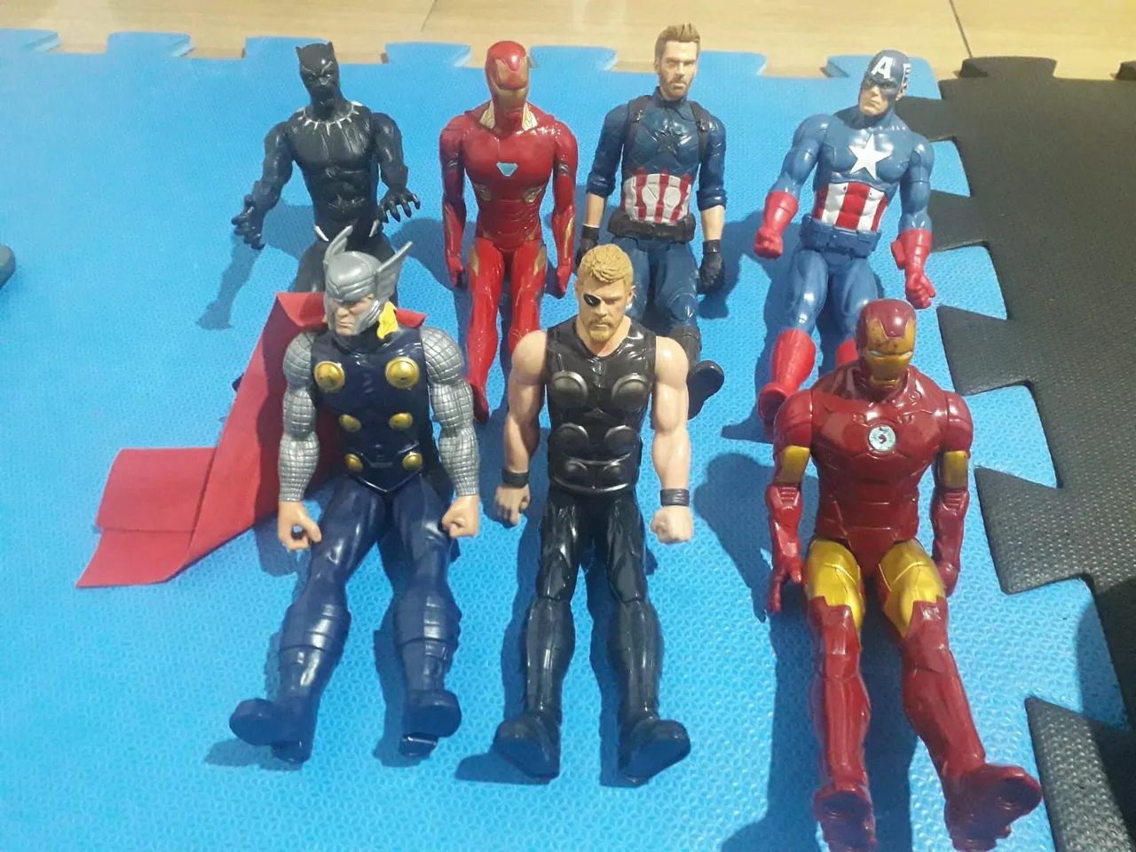 7 bonecos heróis  por