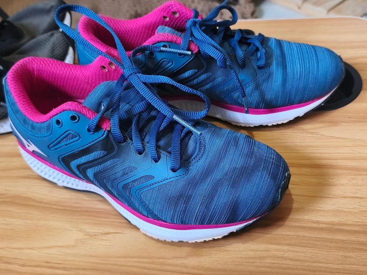 Tênis mizuno tamanho 36 - Foto 2