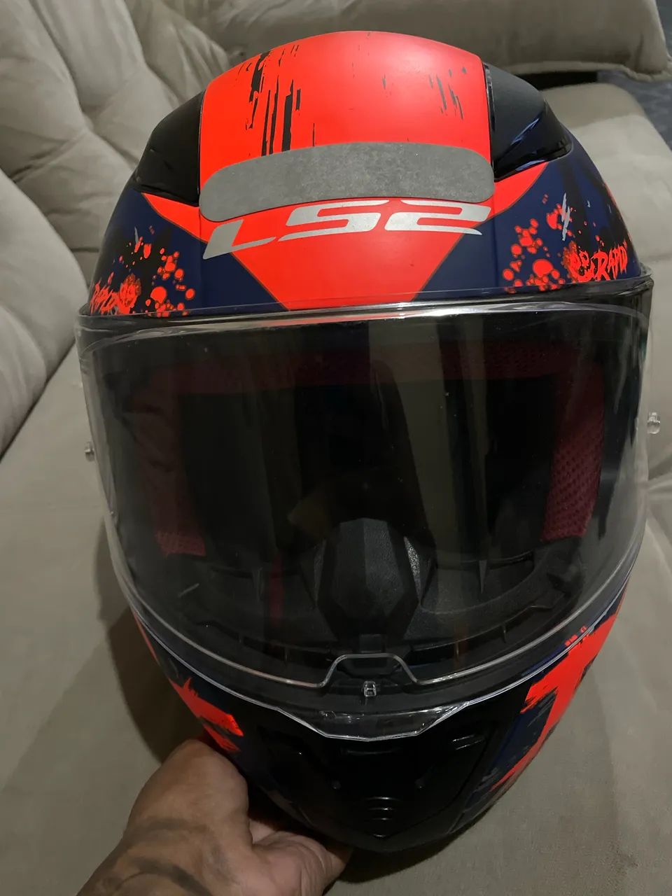 Capacete LS2 e BLEFFE