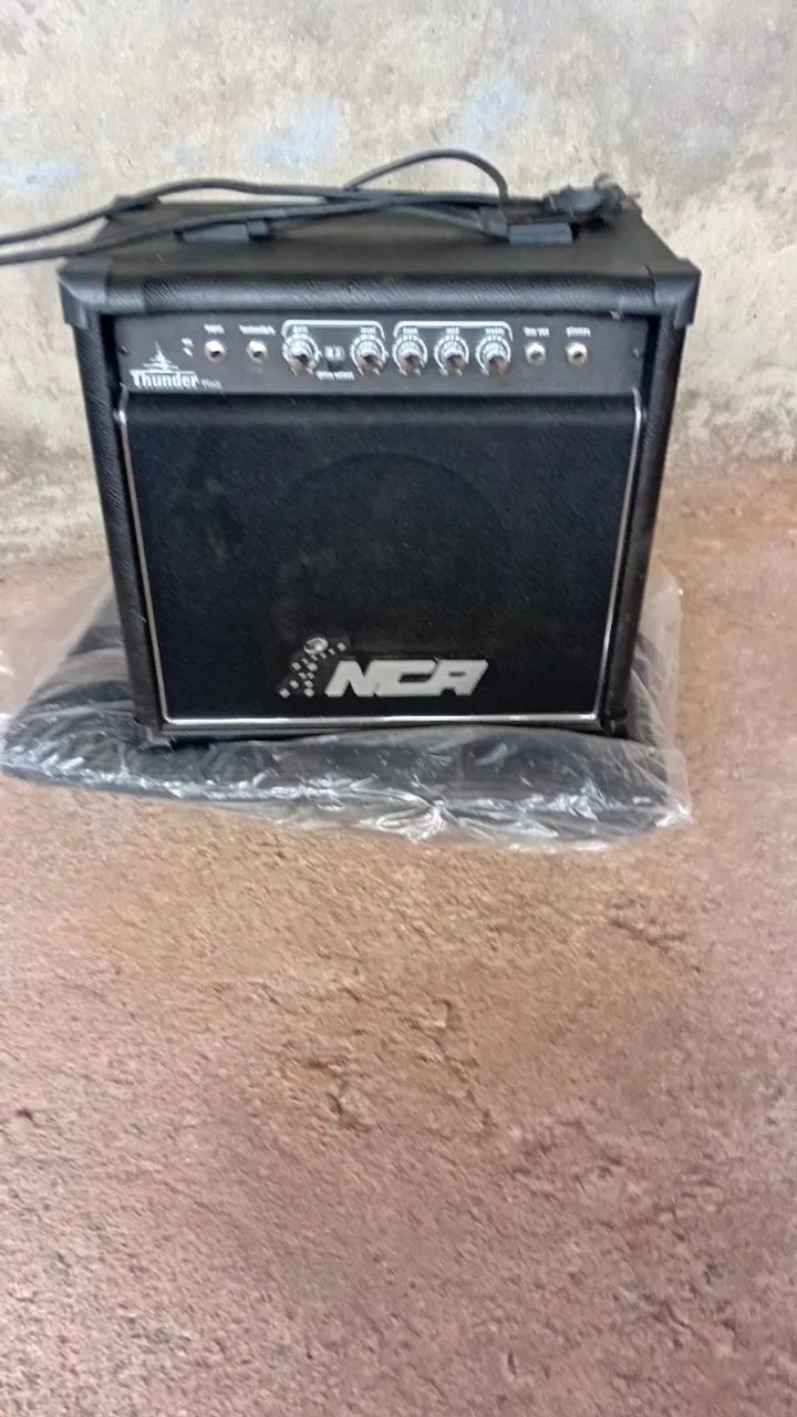 Vendo contra baixo + cubo para guitarras