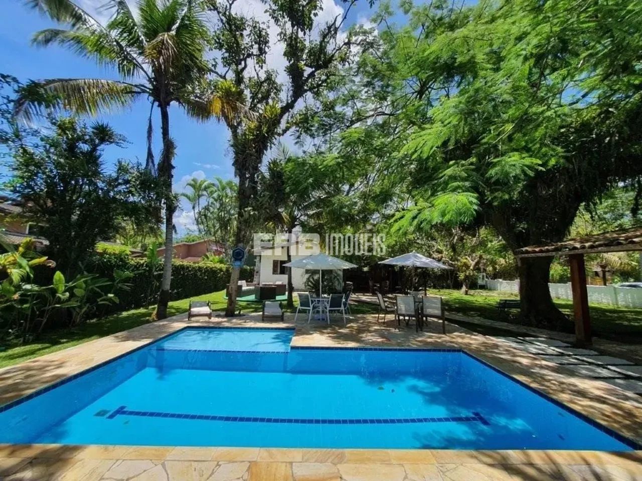 Casa com 5 dormitórios, piscina e extenso gramado em Itamambuca - Foto 3