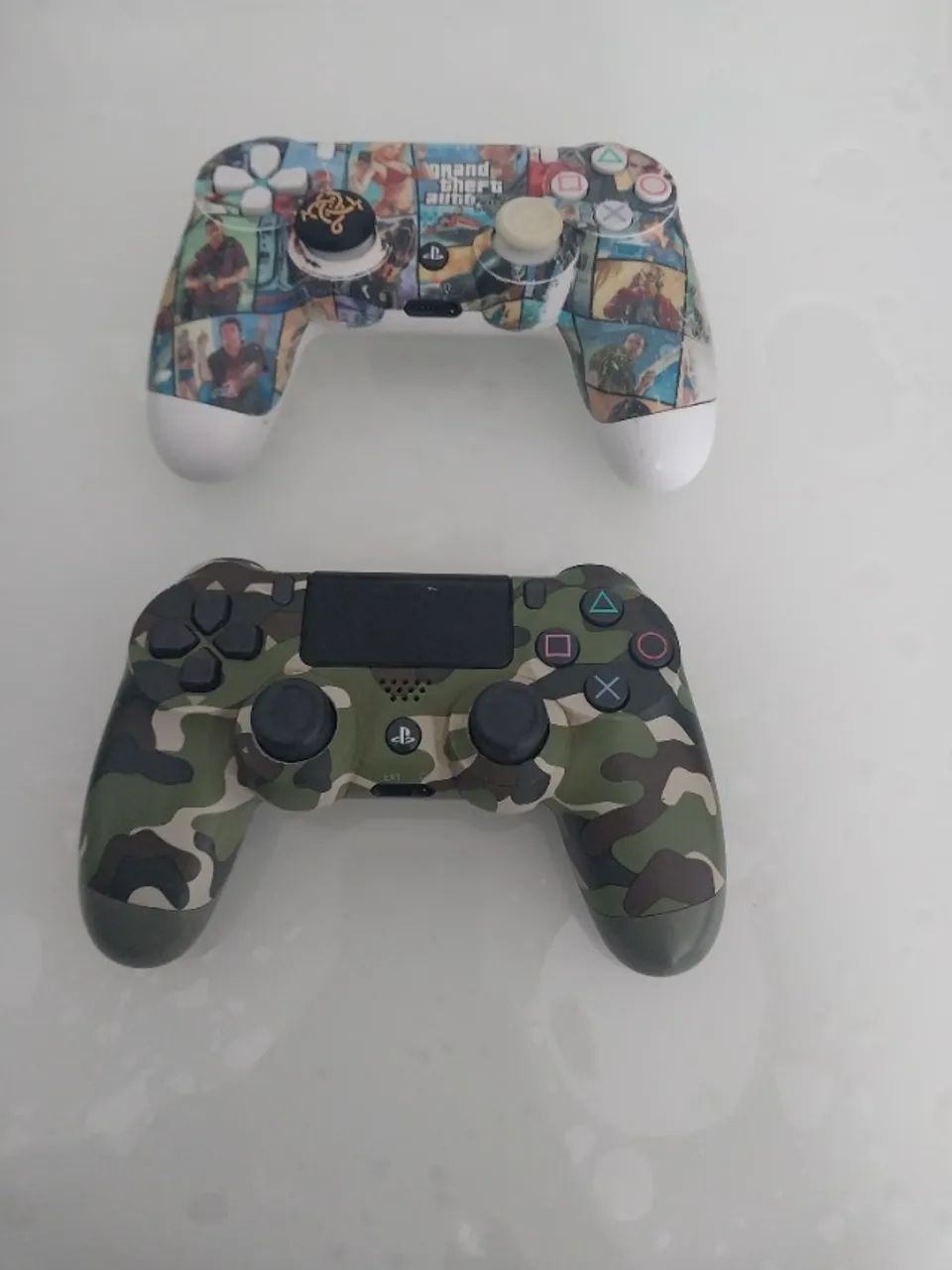 PS4 --- 500Gb com 2 controles + 5 jogos  - Foto 2