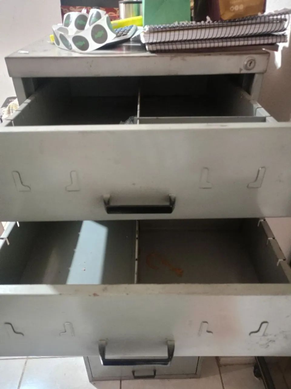 Armário de aço 5 gavetas - Foto 2