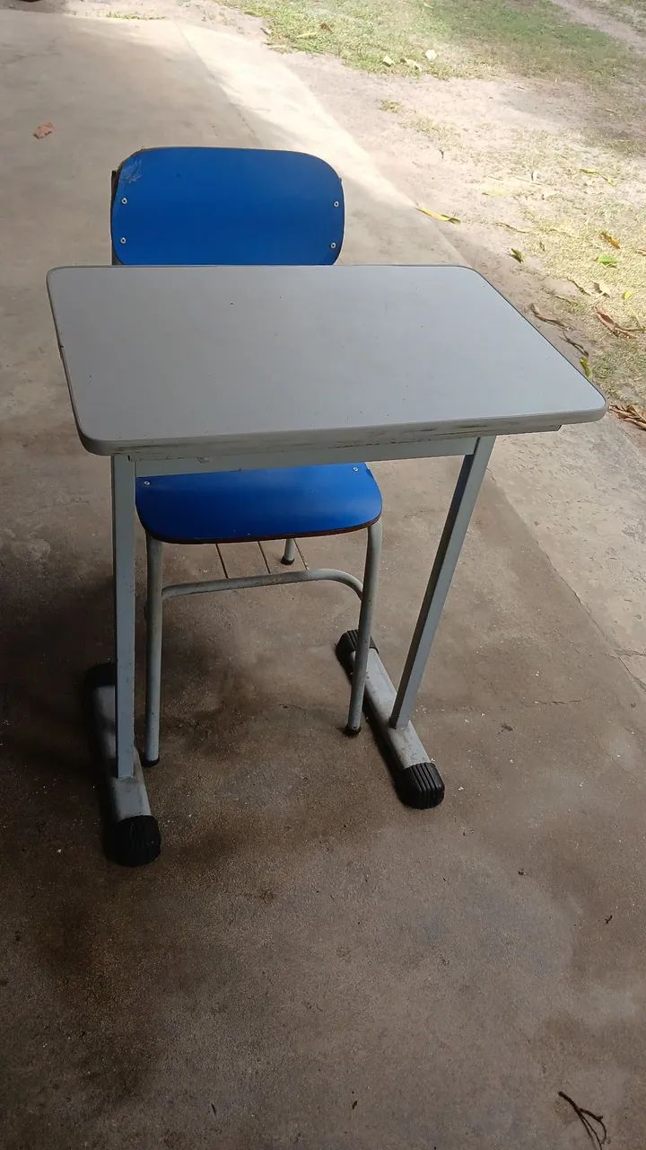 Cadeira e mesa escolar 