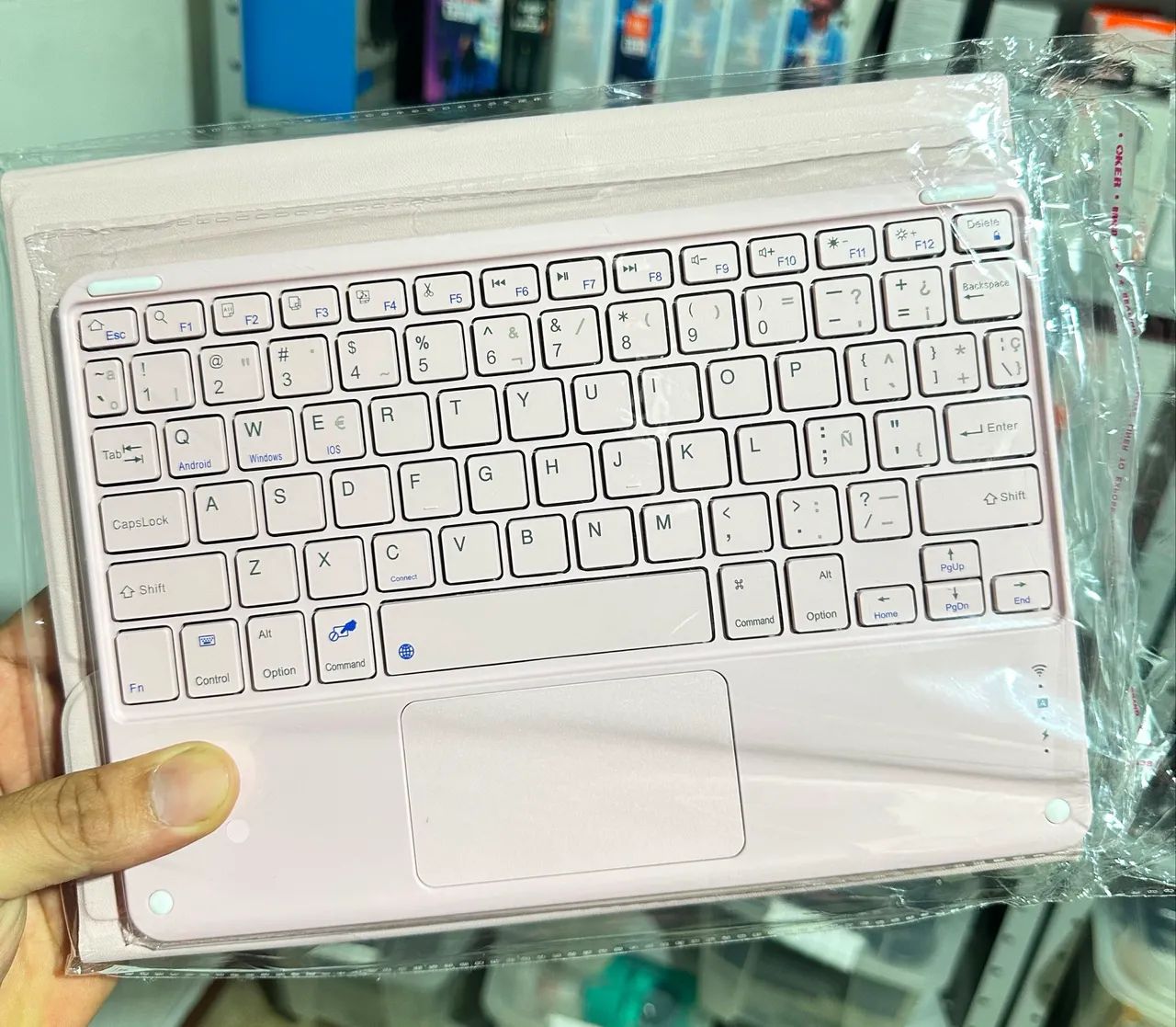 Capa com Teclado para iPads 10 e 11  - Foto 4