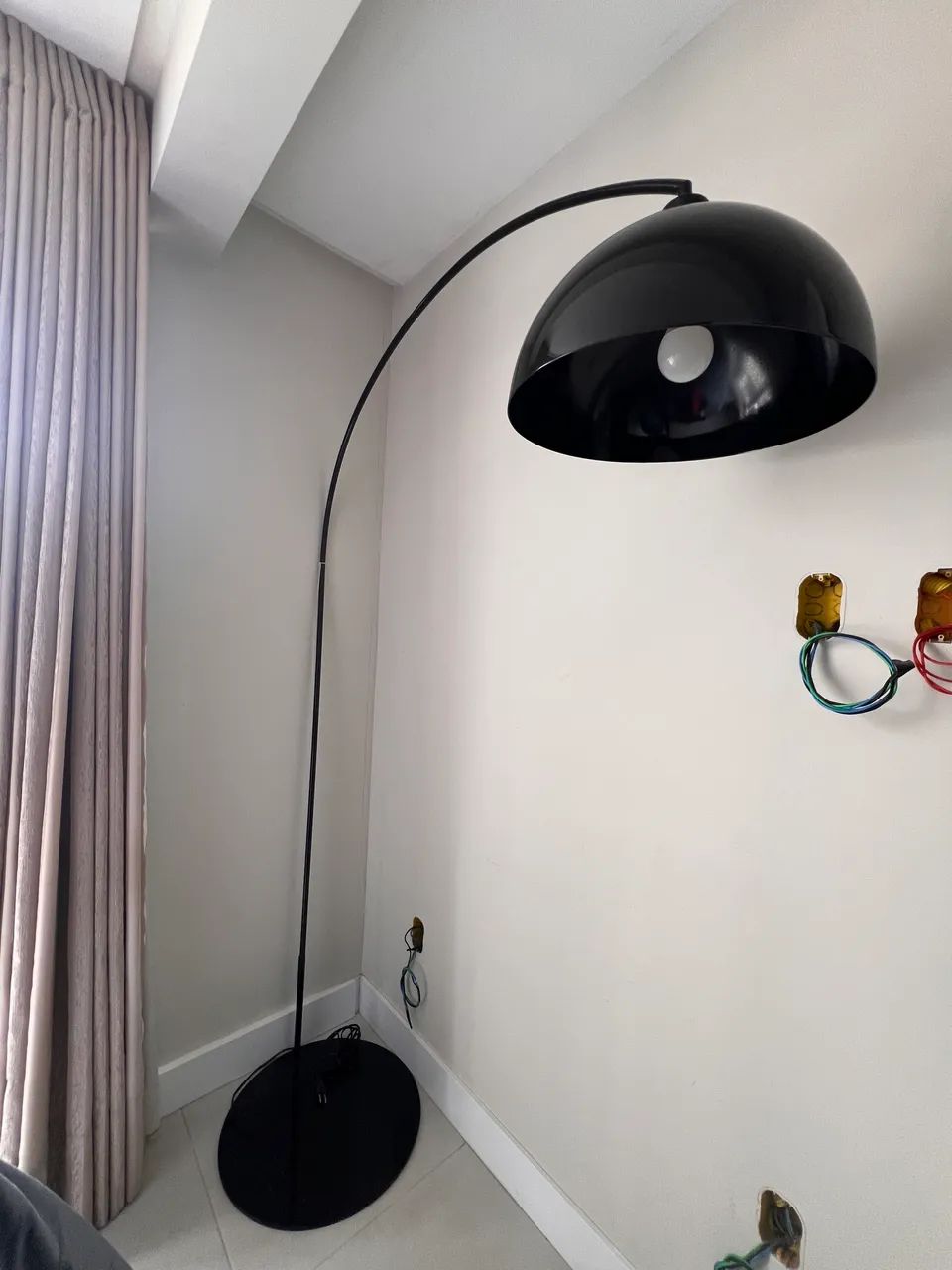 Luminária de Piso Arco Preta com Cúpula - Foto 3