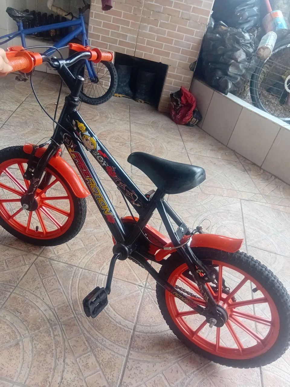 Vende uma bicicleta infantil  semi nova - Foto 2