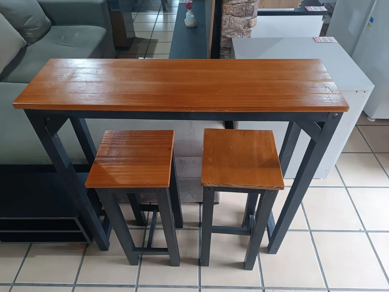 Bancada com duas Banquetas  - Foto 2