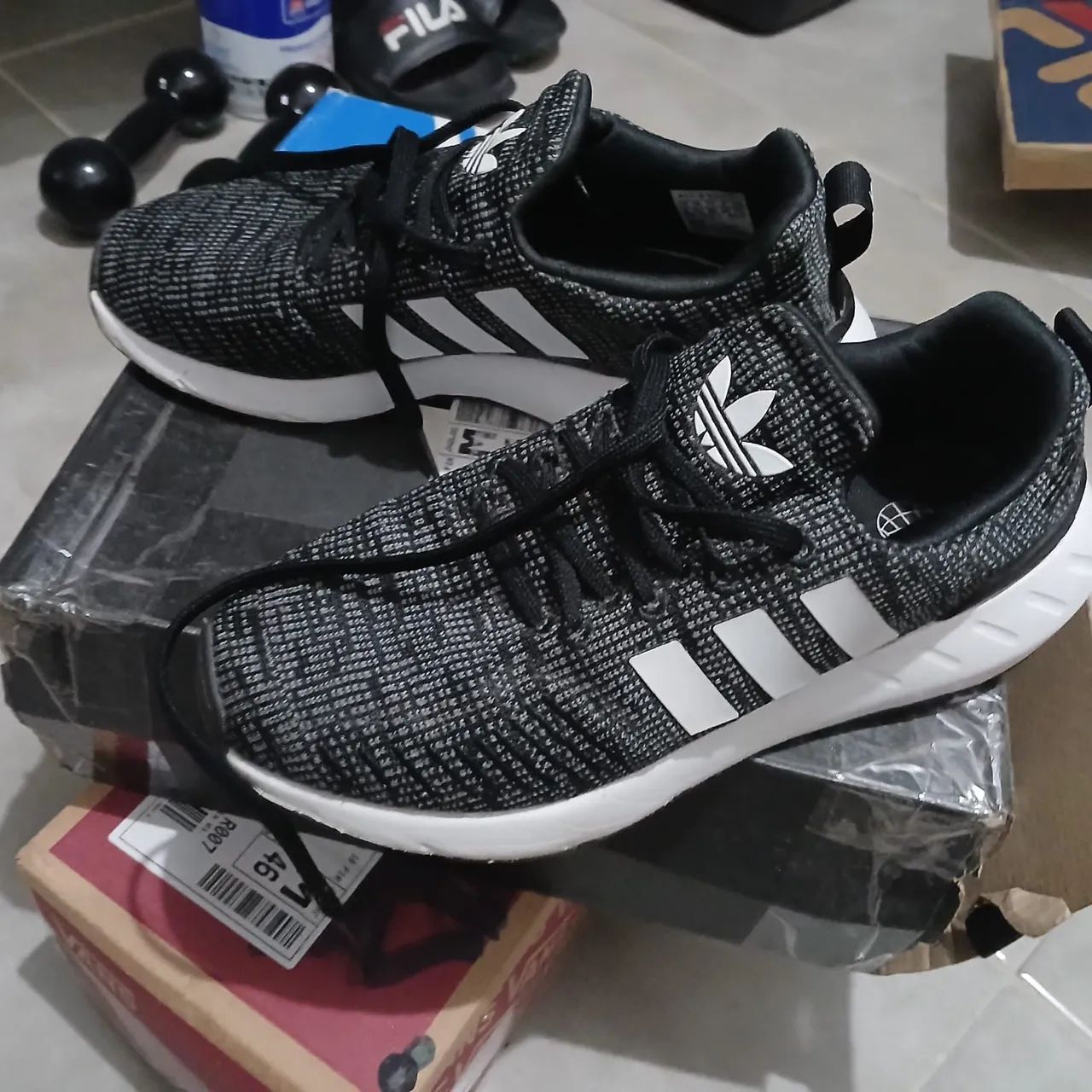 Tênis Adidas  - Foto 4