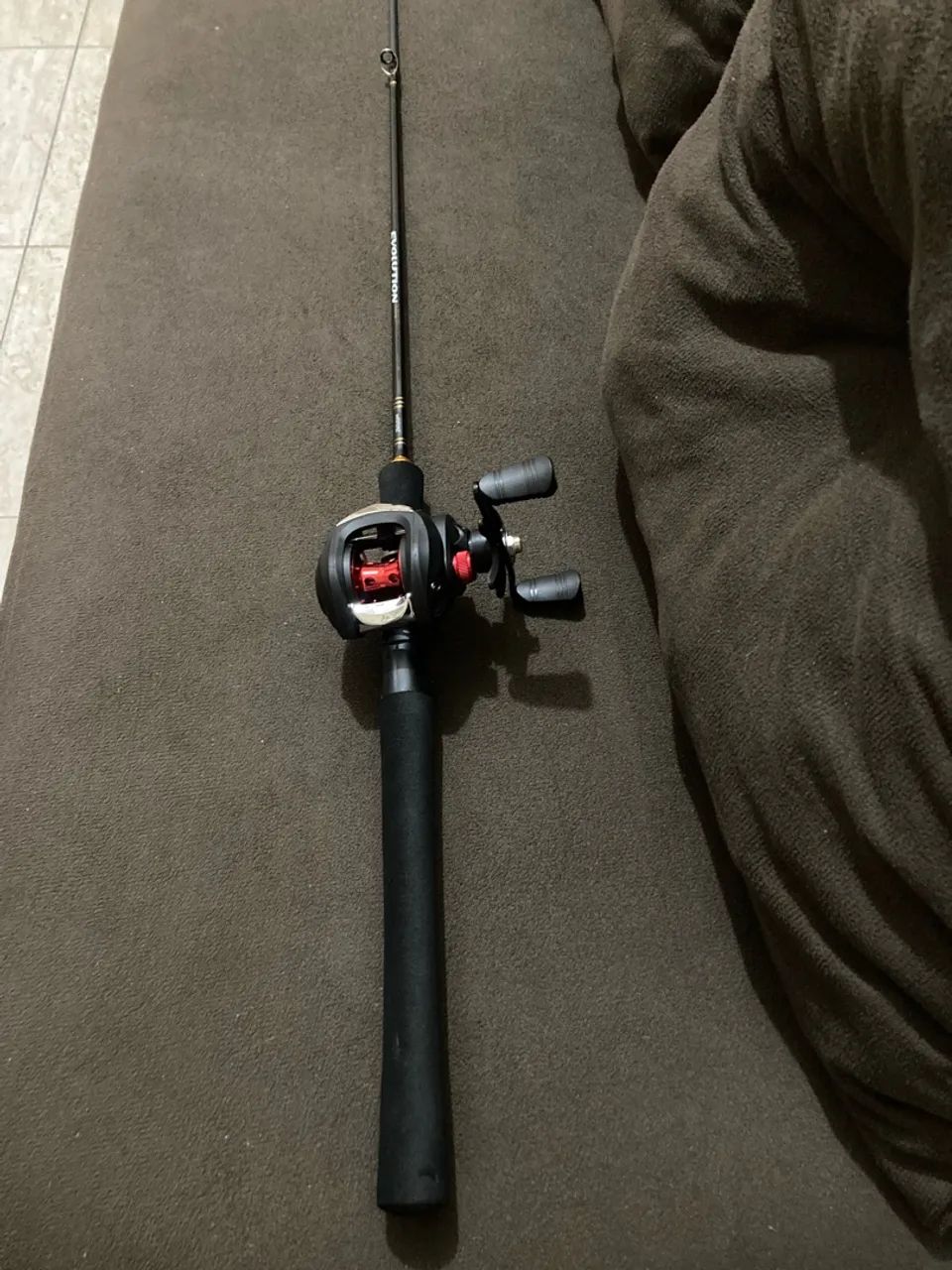 Vara e carretilha de pesca  - Foto 4