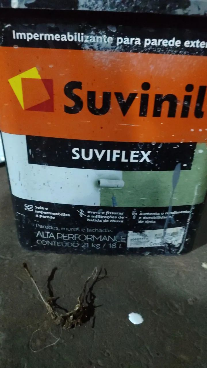 Vende-se uma lata de Suvinil lacrada pura branco fosco emborrachado..