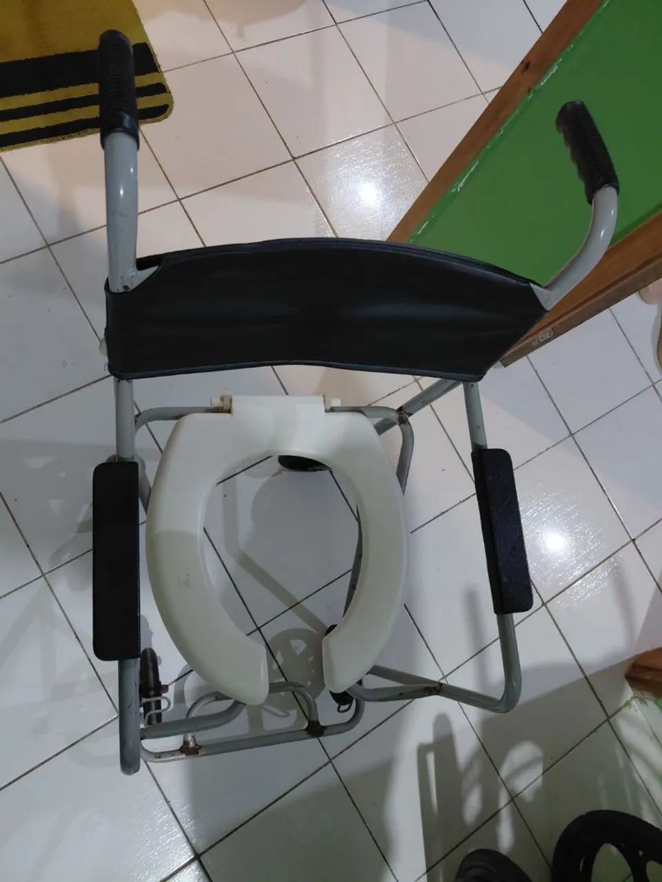 Cadeira de banho semi nova - Foto 2