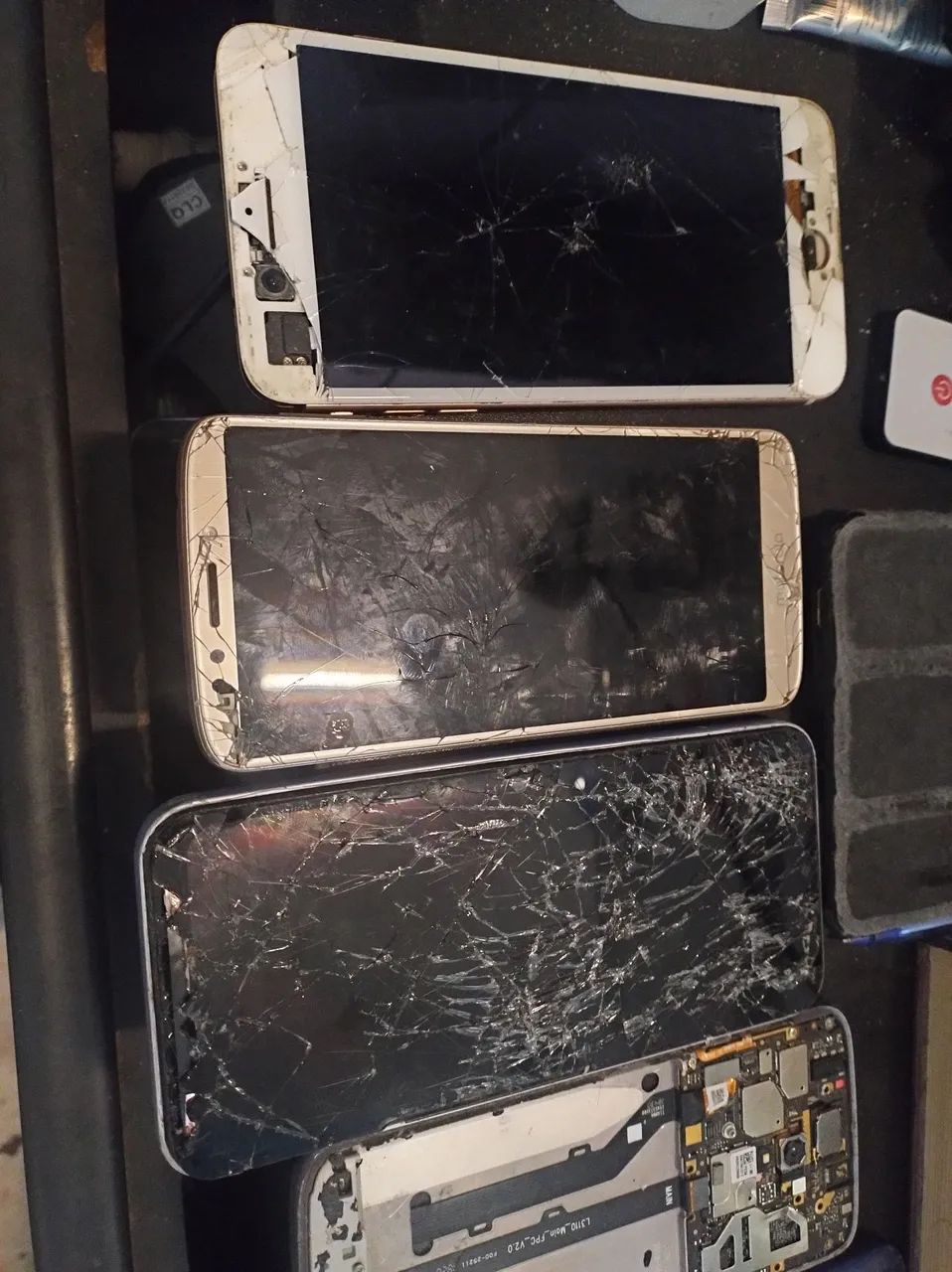 5 celulares com defeito para retirar peças  - Foto 3
