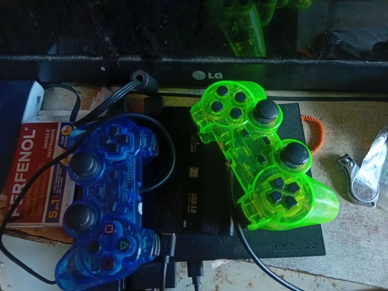 Ps2 com HD DE 500GB com 70 jogos e a kezie e 2 controles novos 