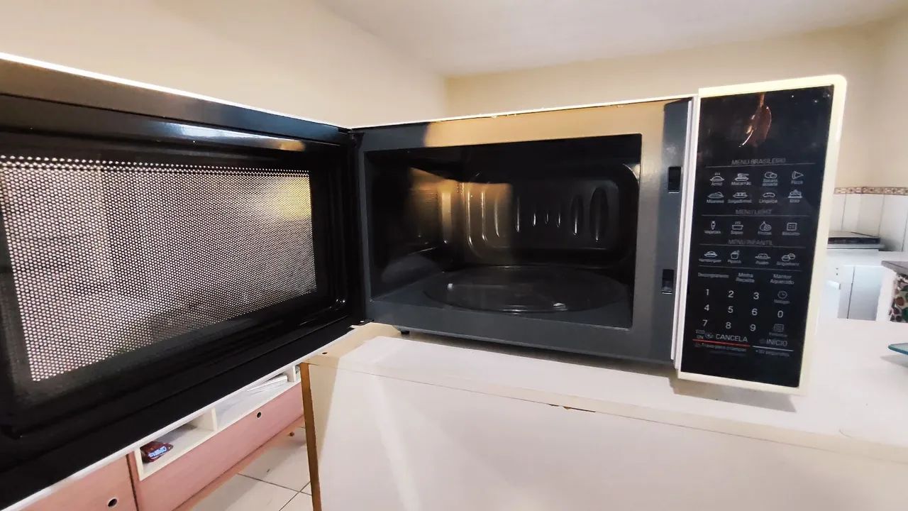 Microondas LG 30L 220V  - Foto 2