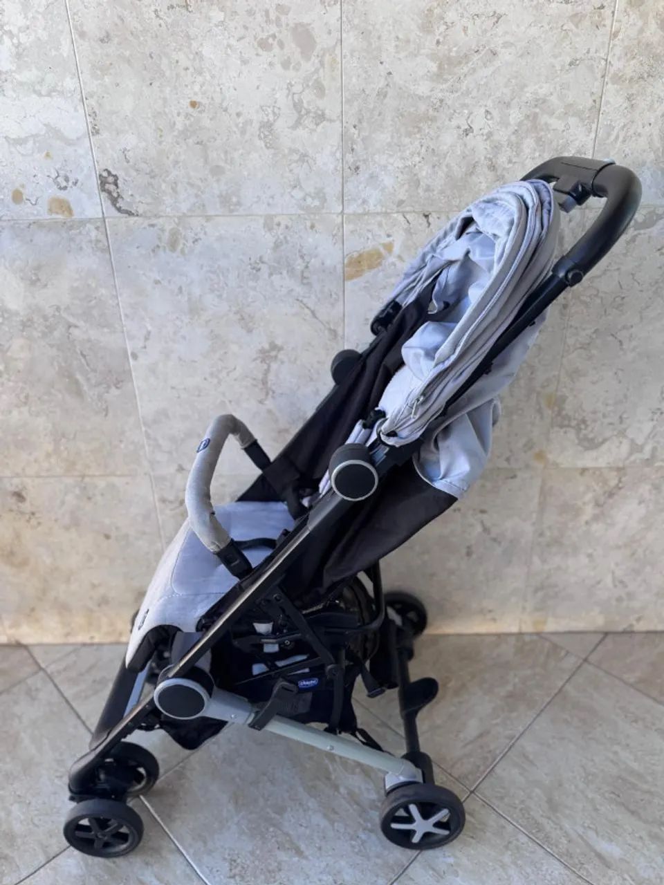Carrinho Chicco Miinimo 2 compacto, dobrável e fecha pequeno - Foto 4