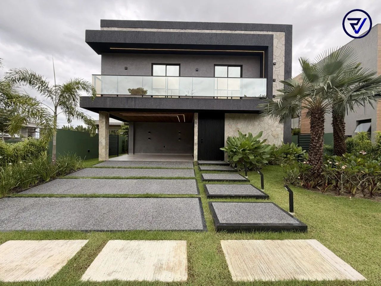 Casa de Alto Padrão | 5 Suítes | Piscina